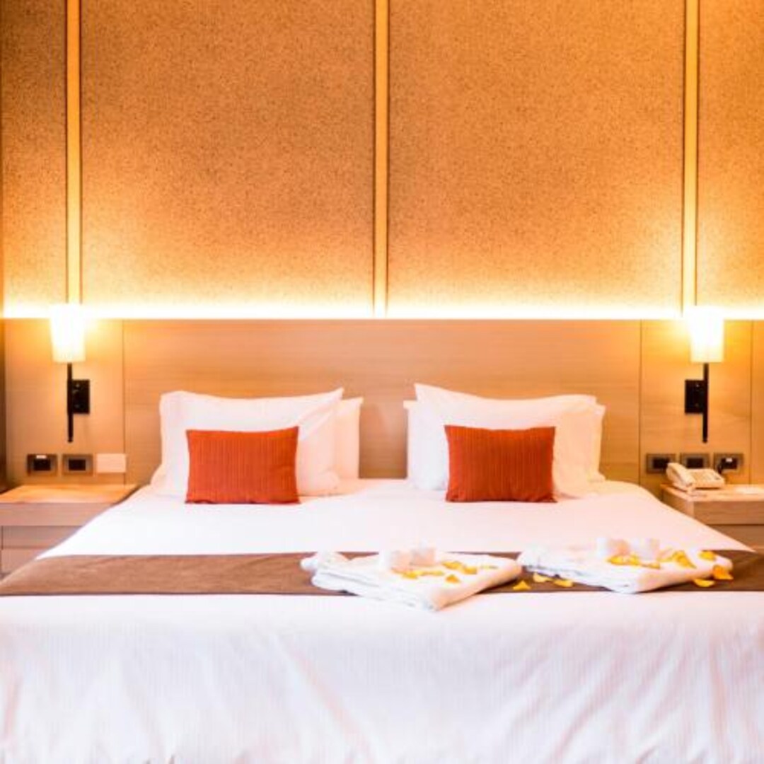 豪华特大床套房 - 带梳化床