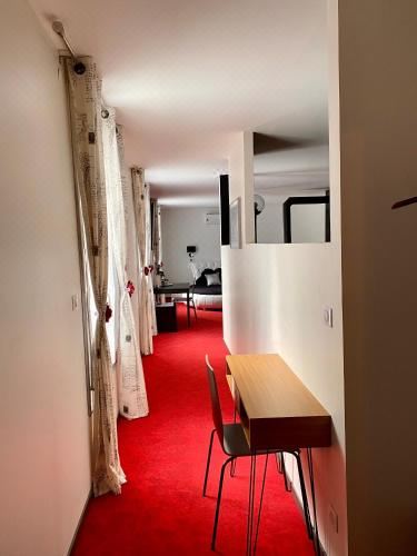 Salon Boyer Suite with Hot Tub