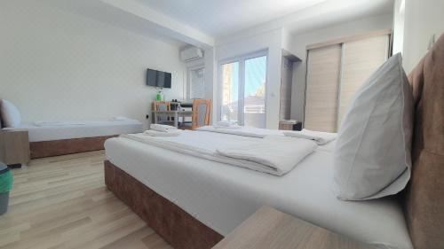 带阳台的三人房