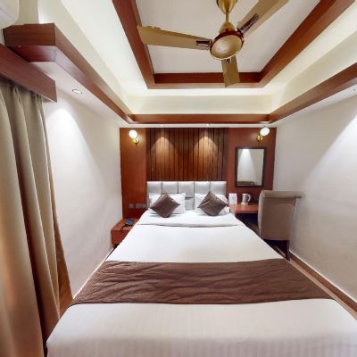 Deluxe Room The Lake Hotel Promo Code