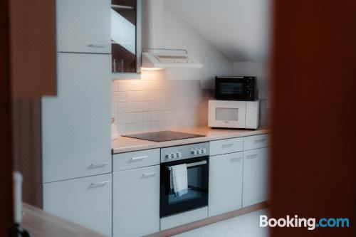 带阳台的两卧室公寓