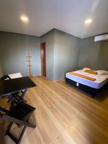 标准三人一室公寓