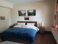 A Spacious Mountain Retreat with Stunning Views. 1 Bedroom, 2000Sqft Entire Hotele w: 