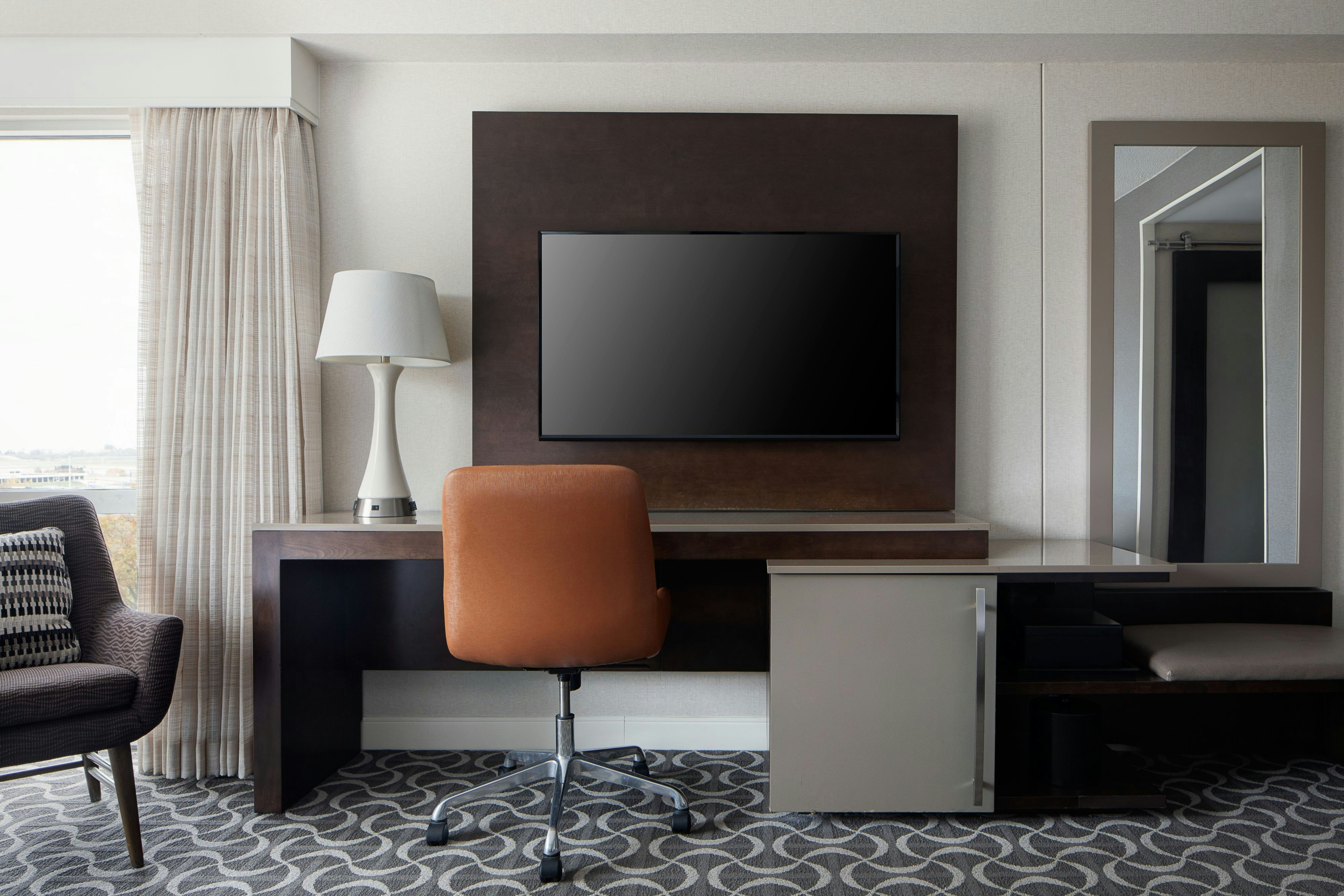 行政客房，1张特大床，梳化床，东塔楼