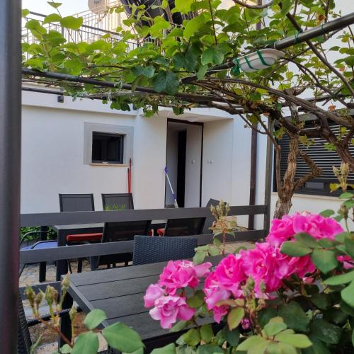 两卧室公寓 - 带露台