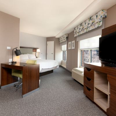 Queen Studio Suite With Sofabed Hampton Inn & Suites Arlington Crystal City DCA Promo Code