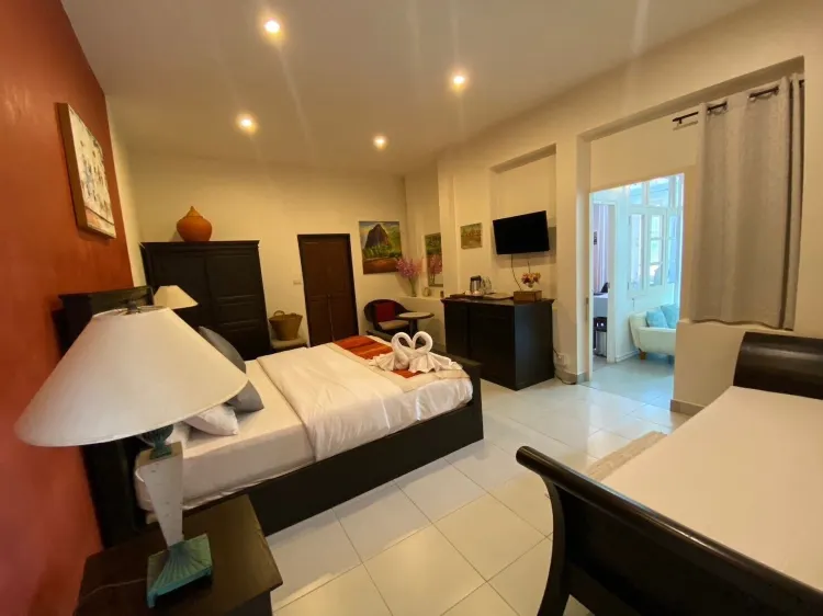 ห้องครอบครัวที่เชื่อมต่อกันพร้อมระเบียง