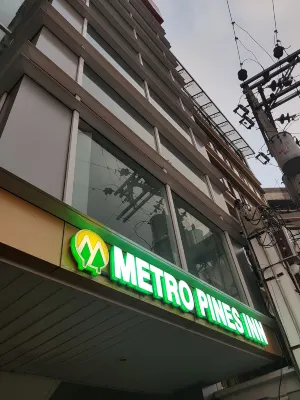 Metro Pines Inn