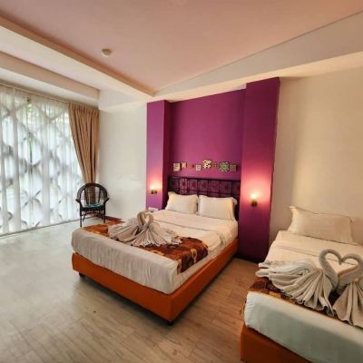 Bilik Deluxe Bertiga Kupon Langit-Langi Hotel Port Dickson