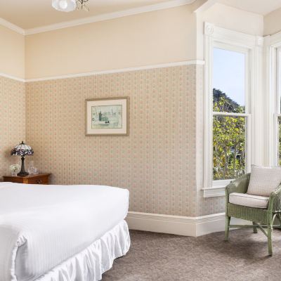 Queen Bay Downstairs Centrella Inn Promo Code