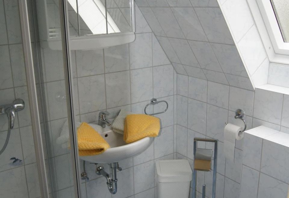 带阳台的两卧室公寓