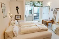 Dietrichsteinerhof Apartments & Rooms Hotels in 