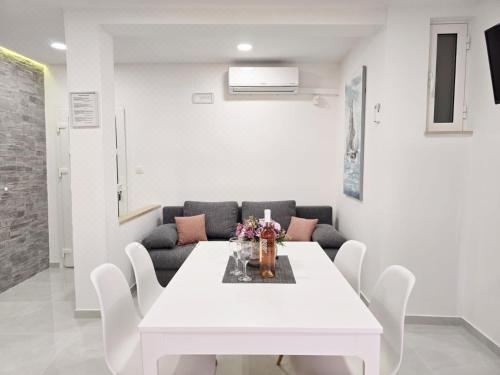 Apartments MiovicTwo-Bedroom Apartment With Balcony And Sea View