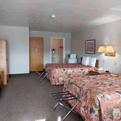 Single Room, 2 Queen Beds, Accessible, Pet-Friendly Aquarius Inn Promo Code