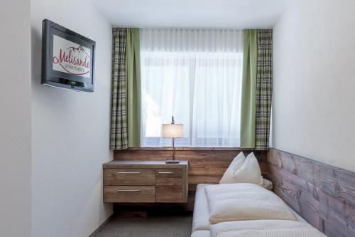 带阳台的两卧室公寓