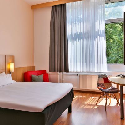 配有一張雙人床（63x79英寸）和一張梳化床或梳化床的房間，新睡眠舒適概念 宜必思柏林城市南酒店優惠