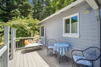 Charming Pet Friendly Coastal Getaway 3 Bedroom Home by Redawning