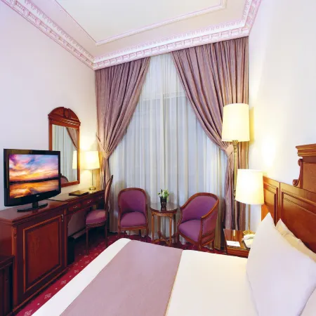 Serenada Golden Palace Hotel