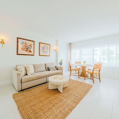 Suite Comfort 1 Bedroom, 1 King Bedroom, Non Smoking Green Island Inn Promo Code