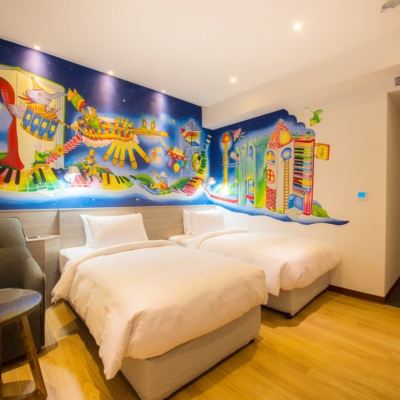 創意雙床房 秝芯旅店（高雄駁二愛河館）優惠