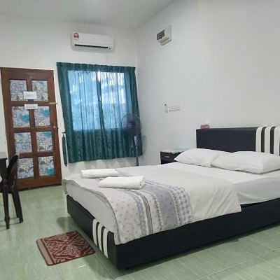 Bilik Peribadi dengan Bilik Mandi Bersebelahan Kupon OYO Home 90344 Dropby Cabin