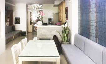 Benzen Boutique Stays Hostel and Apartment