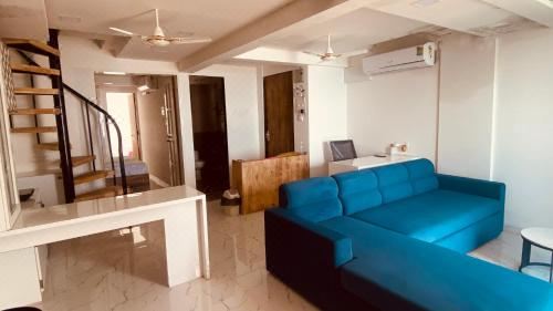 带阳台和海景的豪华双人房