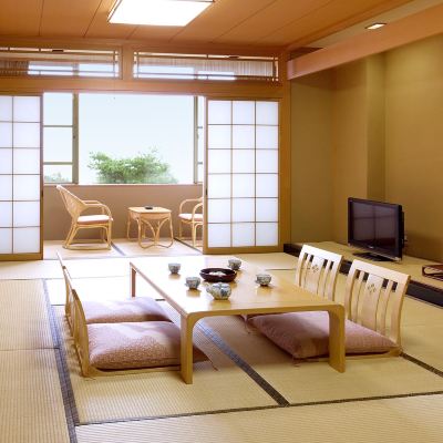 A Special Room With A Panoramic View Of Toyama Bay And The Toyama Plain [Annex: Housuikaku] [Japanese Room] [Non-Smoking] [Mountain View] [Nightlife View] [Ocean View] 呉羽ハイツ クーポン
