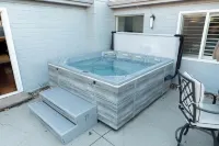 Cozy Home with a Pool, Hot Tub & Steam Shower