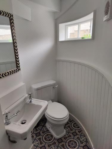 Slateford House 1770 by the House of Danu Three-Bedroom Apartment