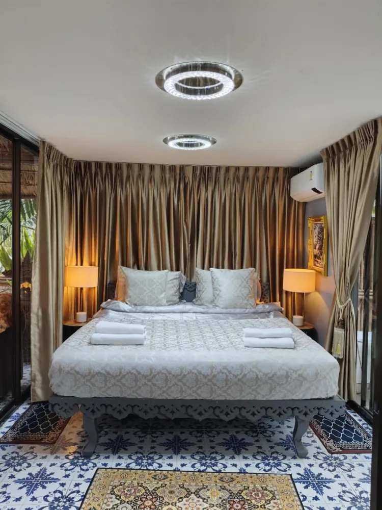 ห้องดีลักซ์ เตียงใหญ่ 1 เตียง