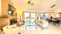 Ajijic Modern 1 King Bedroom Unit-Best Summer Rates -Bikes-Gym-Pickleball Court
