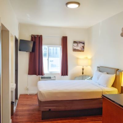 Comfort Room, 1 Double Bed, Non Smoking, Shared Bathroom (19) Anchor Pointe Inn Promo Code