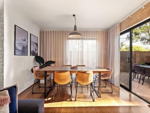 Cosy Corner Town Centre Three-Bedroom House