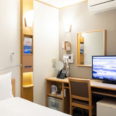 スタンダード ダブルルーム クイーンベッド 1 台 喫煙可 冷蔵庫 東横INN札幌すすきの交差点 クーポン