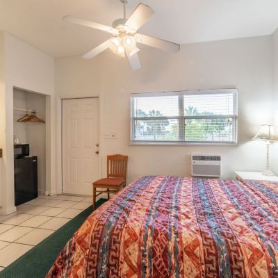 Economy Room Captain's Table Hotel Promo Code