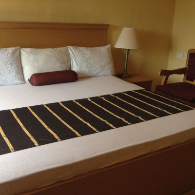 Deluxe Room Pinnacle Hotels and Suites Promo Code