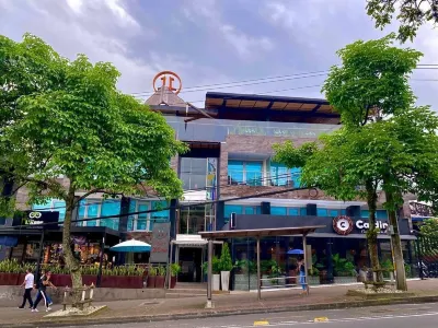 茲萬豪華酒店 酒店
