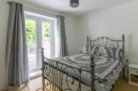 Stylish 2Bd Family Hideaway in Dover
