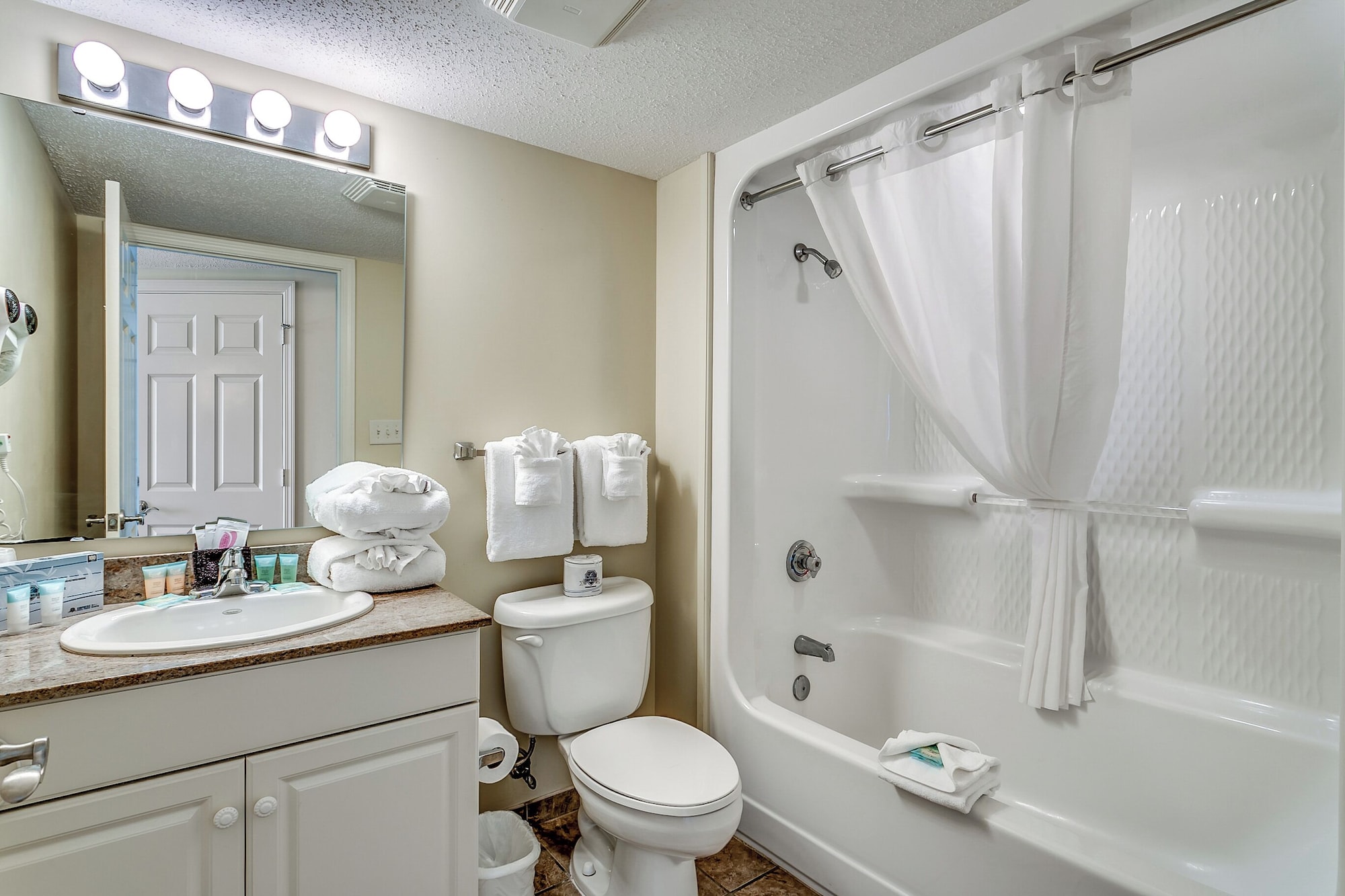 Island Vista Resort三卧室角落套房