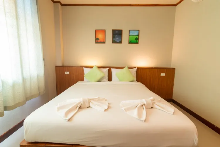 ห้องพักดีลักซ์วิวถนน เตียงคิงไซส์ 1 เตียง ชั้นสูง