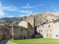 Stone Chalet near Benasque and Scenic Lake 베나스크 호텔
