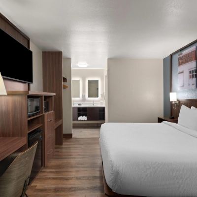 Superior King Room - Non-Smoking Days Inn by Wyndham Prescott Promo Code