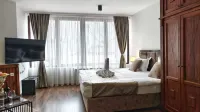 Elegant Lux Hotel