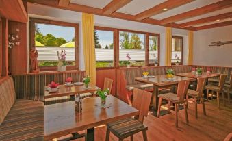 Hotel Allgäu Garni - Housity