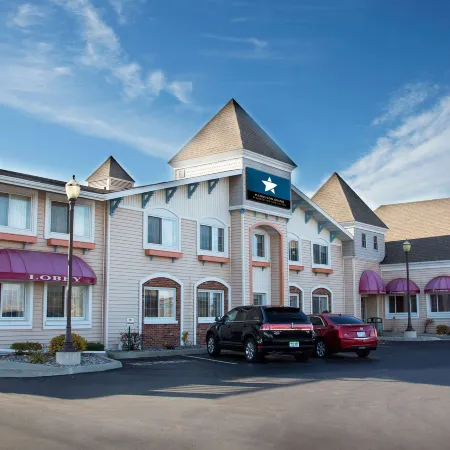 Magnuson Grand Pioneer Inn and Suites Отели в г. Эсканаба