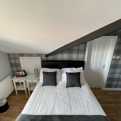 Double Room, Ensuite (Black and White Room)