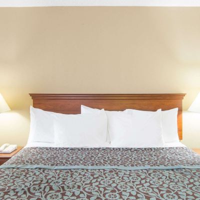 King Room-Mobility Accessible-Non-Smoking Days Inn by Wyndham Ripley Promo Code