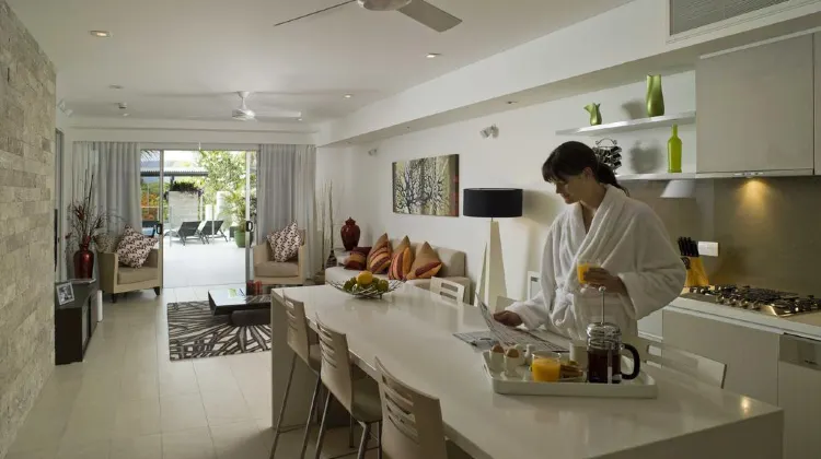 ココナッツ グローブ 食事・レストラン