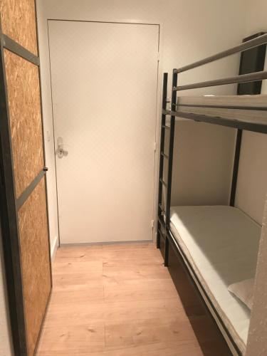 带露台一室公寓